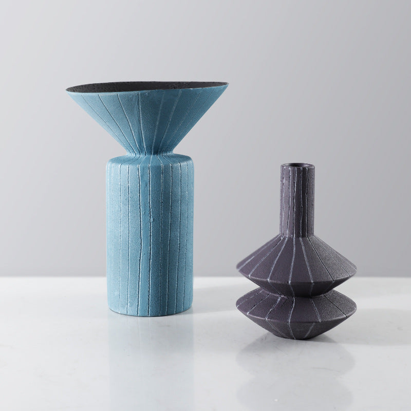 Jarrón de elegancia arquitectónica