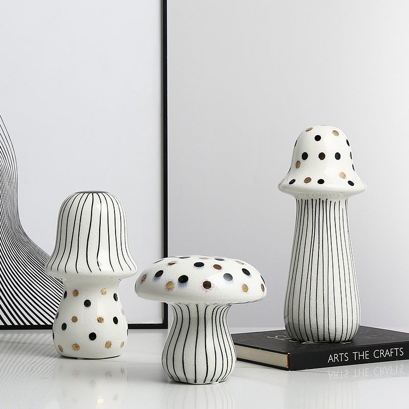 Adornos de hongos pintados a mano