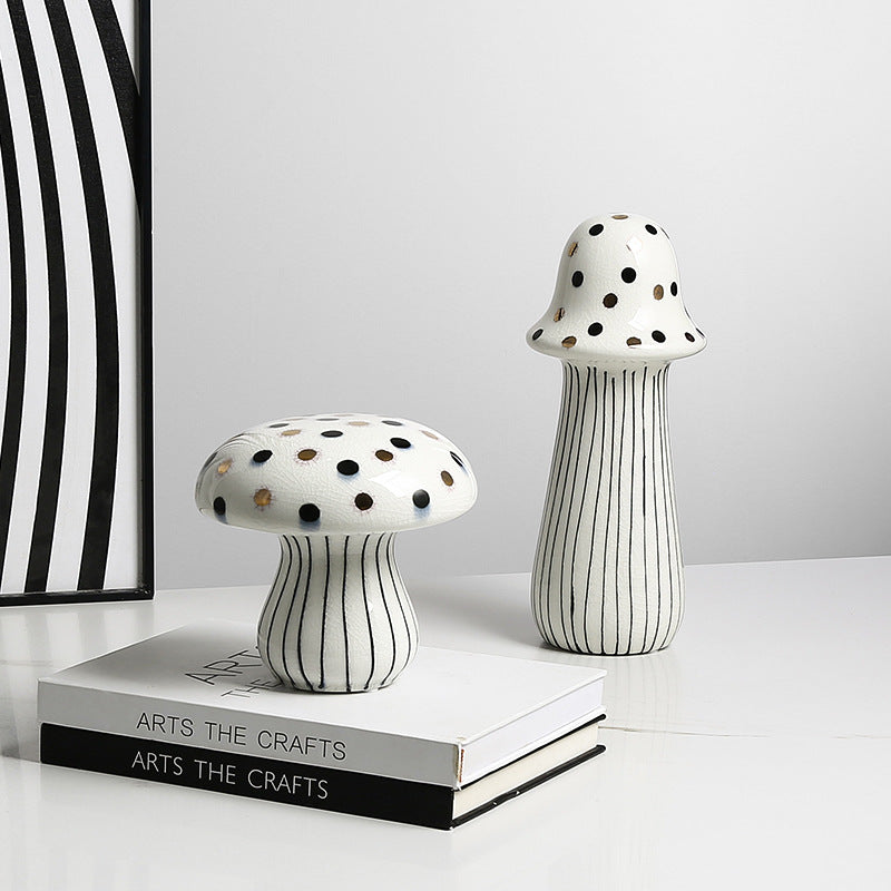 Adornos de hongos pintados a mano