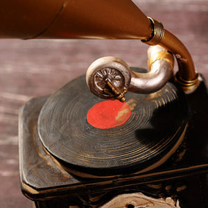 The Model of The Old Gramophone - HOUSYE