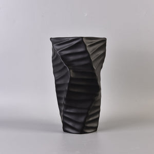 Modern Polygonal Leaf Pattern Black and White Vase - HOUSYE