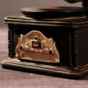 The Model of The Old Gramophone - HOUSYE